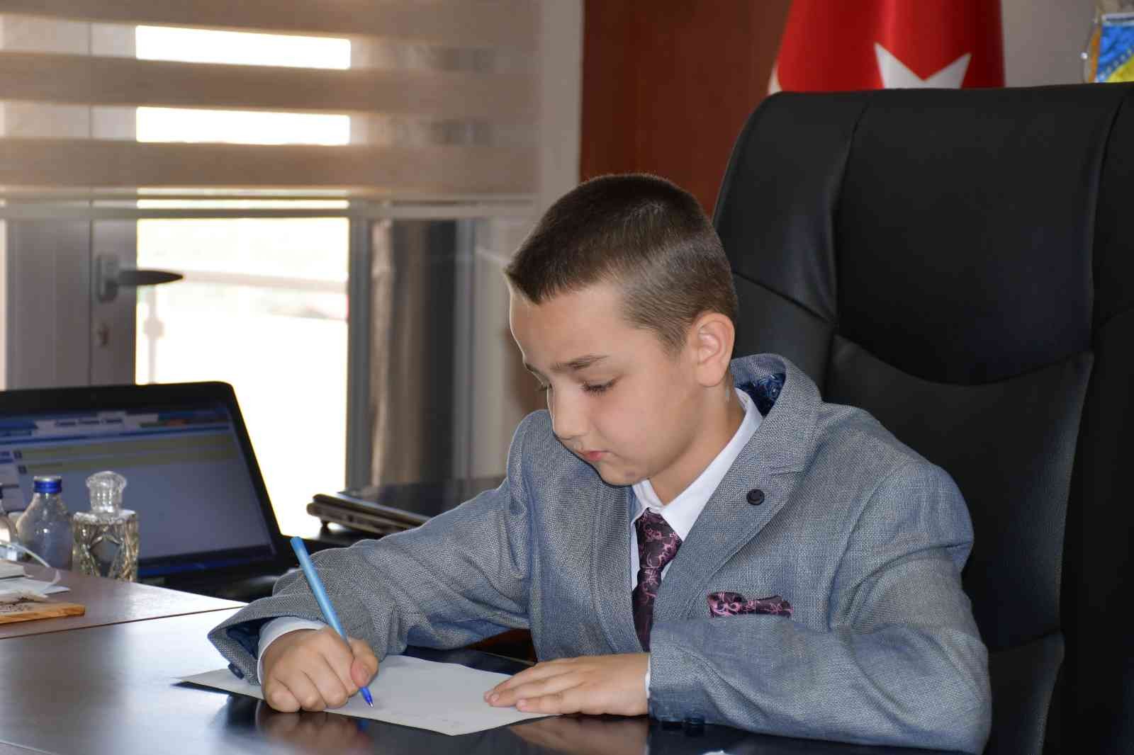 23 Nisan Ulusal Egemenlik ve Çocuk Bayramı dolayısıyla İznik Belediyesi’nde minikler başkanlık koltuğuna oturdu. Ülke genelinde gerçekleşen ...