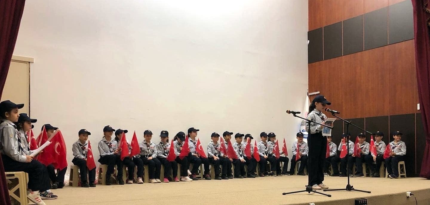 Minik izcilerden müthiş performans Bursa Yenişehir 100. Yıl İlkokulu öğrencilerinden oluşan minik izcilerin hazırladığı gösteri büyük ilgi gördü. Çeşitli gösteriler hazırlayan ...