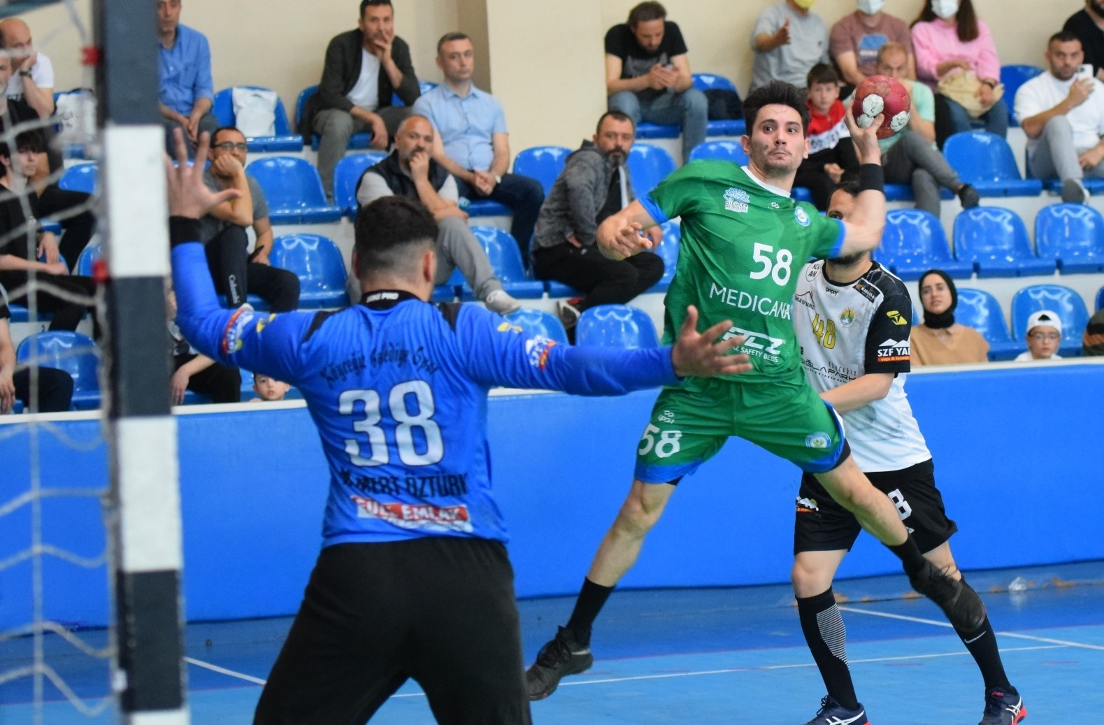 Nilüfer farka koştu Türkiye Erkekler Hentbol Ligi’nde mücadele eden Nilüfer Belediyespor, 23. hafta karşılaşmasında rakibi Köyceğiz Belediyespor’u 40-24 gibi ...