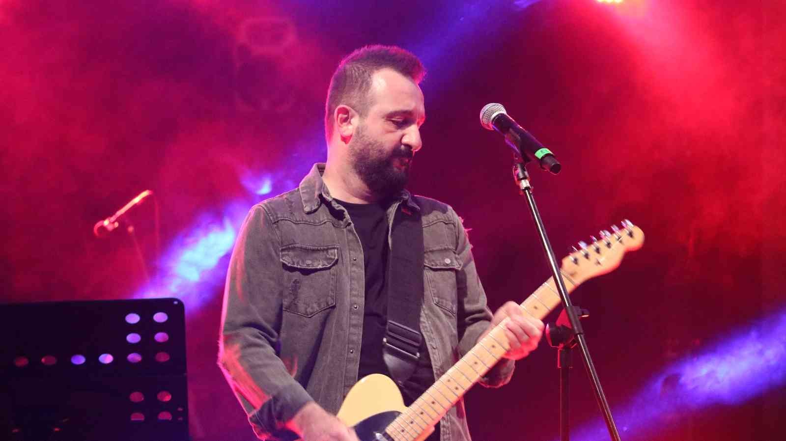 Öğrencisi olduğu üniversitede konser verdi Kosova Türkleri Milli Bayramı Edirne’de düzenlenen konserle büyük coşku ile kutlandı. 23 Nisan Kosova Türkleri Milli Bayramı nedeniyle Edirne’de ...