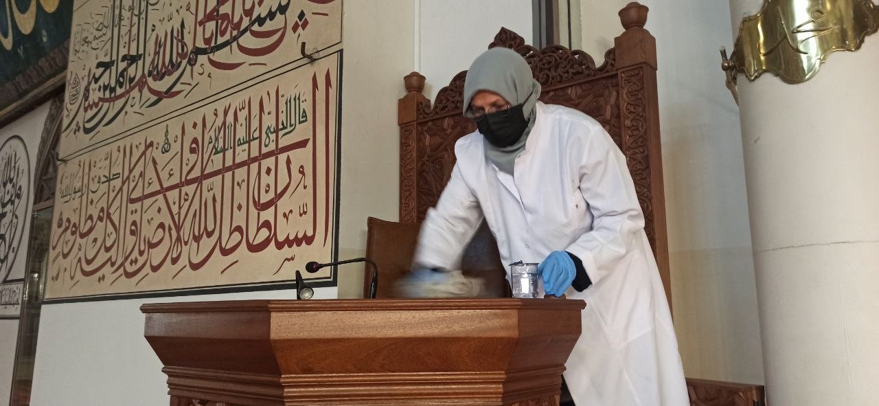 (Özel) Bursa Ulu Cami’de Ramazan temizliği İslamiyetin en büyük 5 mabedi arasında gösterilen Selatin camilerin en büyükleri arasında yer alan 623 yıllık Bursa Ulu Cami 2 yıllık korona ...