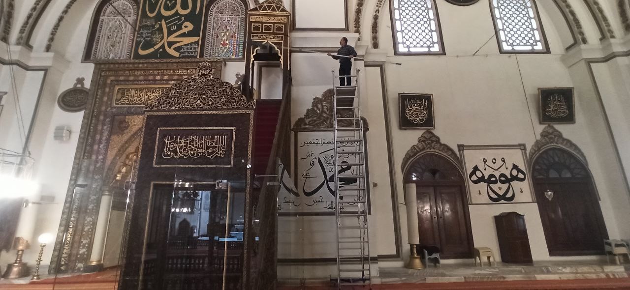 (Özel) Bursa Ulu Cami’de Ramazan temizliği İslamiyetin en büyük 5 mabedi arasında gösterilen Selatin camilerin en büyükleri arasında yer alan 623 yıllık Bursa Ulu Cami 2 yıllık korona ...