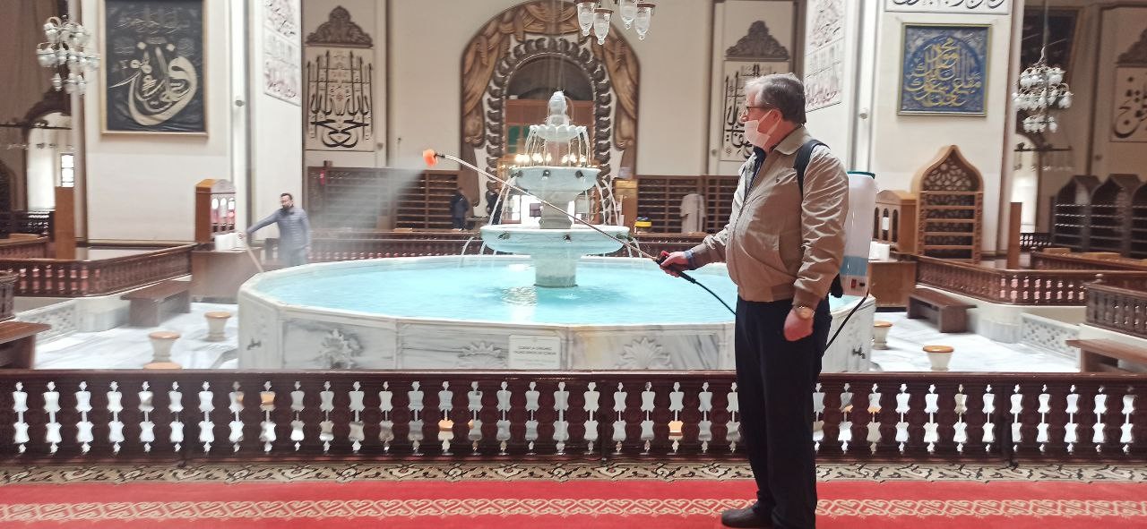 (Özel) Bursa Ulu Cami’de Ramazan temizliği İslamiyetin en büyük 5 mabedi arasında gösterilen Selatin camilerin en büyükleri arasında yer alan 623 yıllık Bursa Ulu Cami 2 yıllık korona ...
