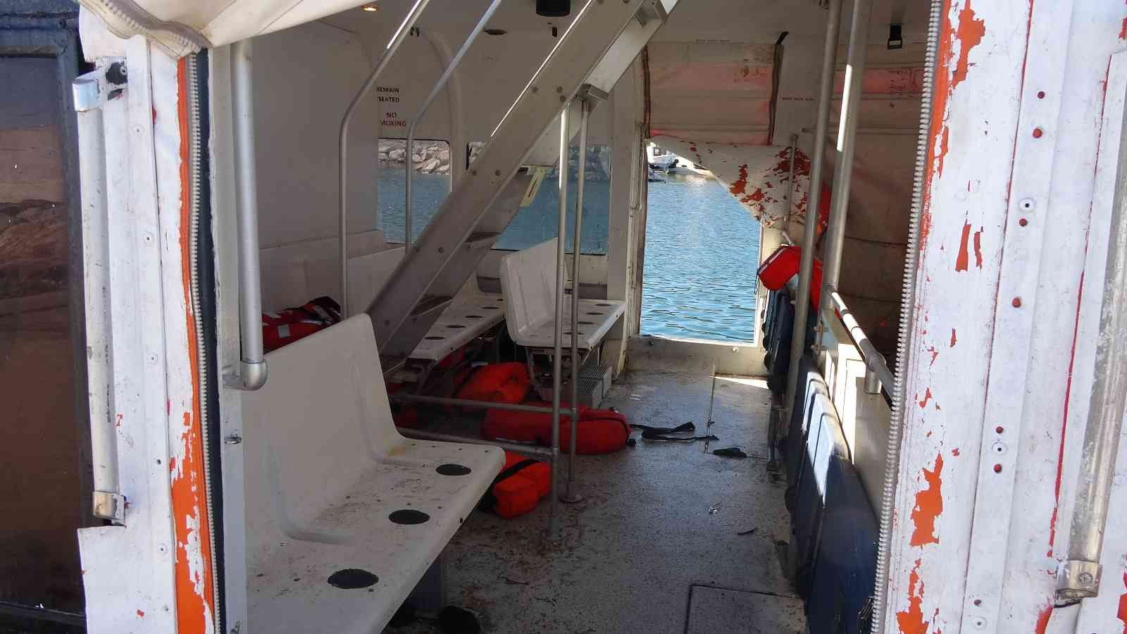 (Özel) Umuda yolculuğun bedeli 8 bin Euro Çanakkale’de, jandarma ve Sahil Güvenlik ekiplerinin ortaklaşa düzenlediği operasyonda 123 düzensiz göçmen ve 2 organizatör yakalandı. Umuda ...