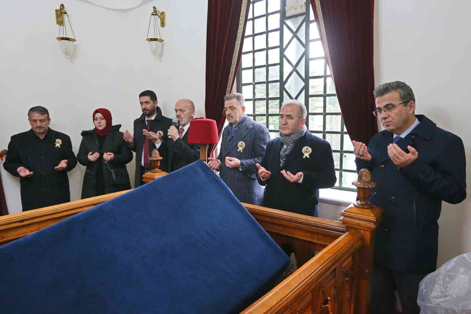 Plevne kahramanı Gazi Osman Paşa, ölüm yıldönümünde anıldı Plevne Kahramanı Gazi Osman Paşa, vefatının 122’nci yılında kabri başında anıldı. Gaziosmanpaşa Belediyesi, Plevne Kahramanı Gazi Osman Paşa’nın ...