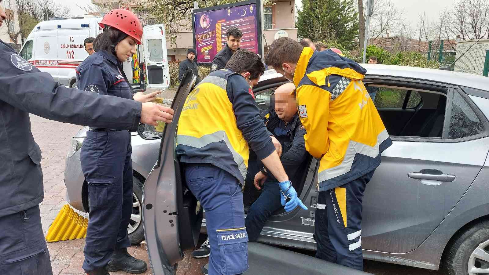 Polis ve sağlık ekiplerinin alkollü sürücüyle sınavı Avcılar’da, aşırı alkol alarak sızan sürücü yol ortasında kaldı. Polis ve sağlık ekiplerinin dakikalarca uyandırmaya çalıştığı adam ambulansla ...