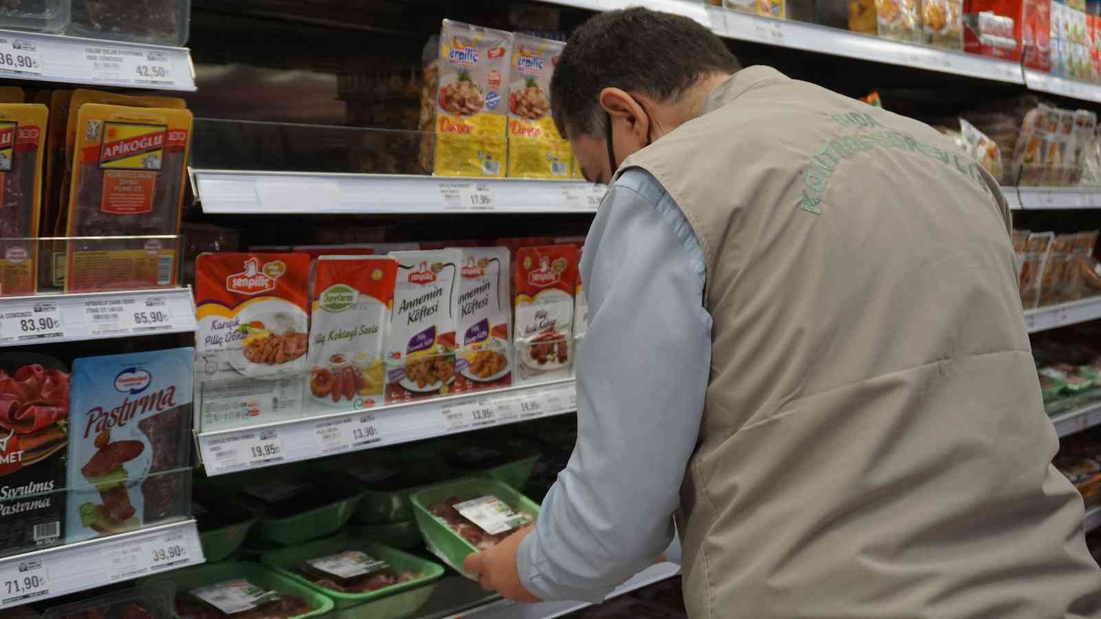 Ramazan ayının başlamasıyla birlikte harekete geçen Gıda Kontrol Genel Müdürlüğü gıda denetim ekipleri, denetimlerini arttırdı. Edirne’de Ramazan ...