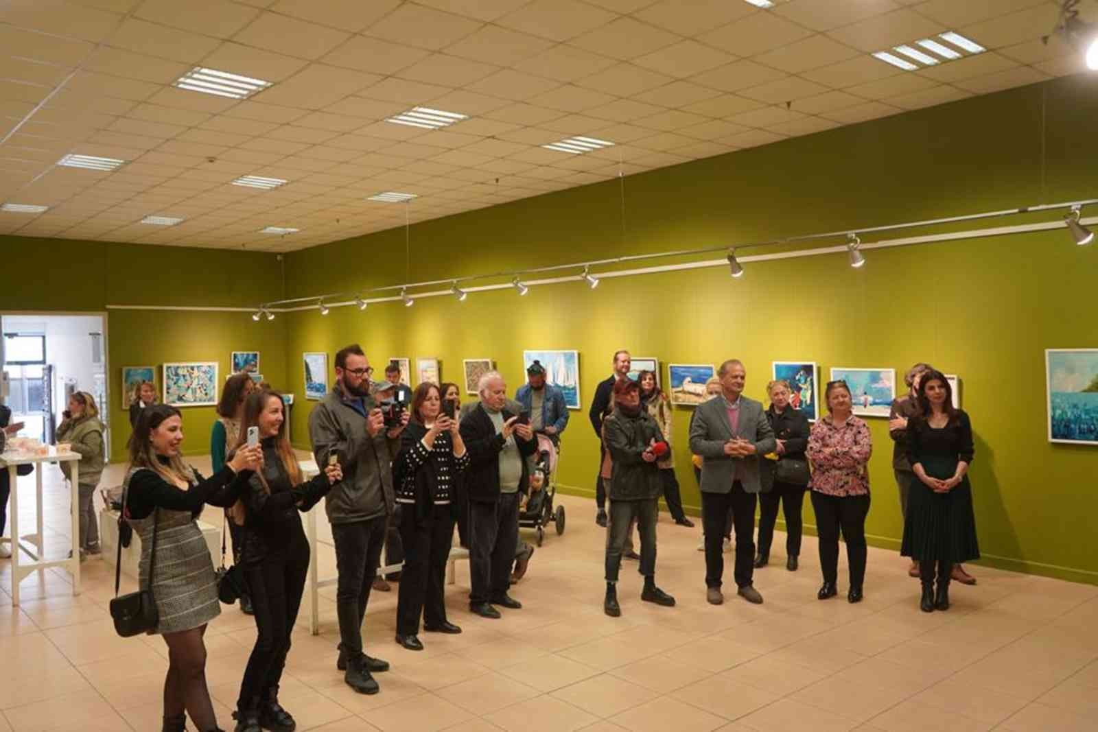 Ressam Önel’in, “Renkler ve Lekeler” isimli sergisine ilgi yoğun Ayvalık Belediyesi Sanat Galerisi Ressam Tayfun Önel’in “Renkler ve Lekeler” isimli resim sergisine ev sahipliği yapıyor. 8 Nisan akşamına kadar ...