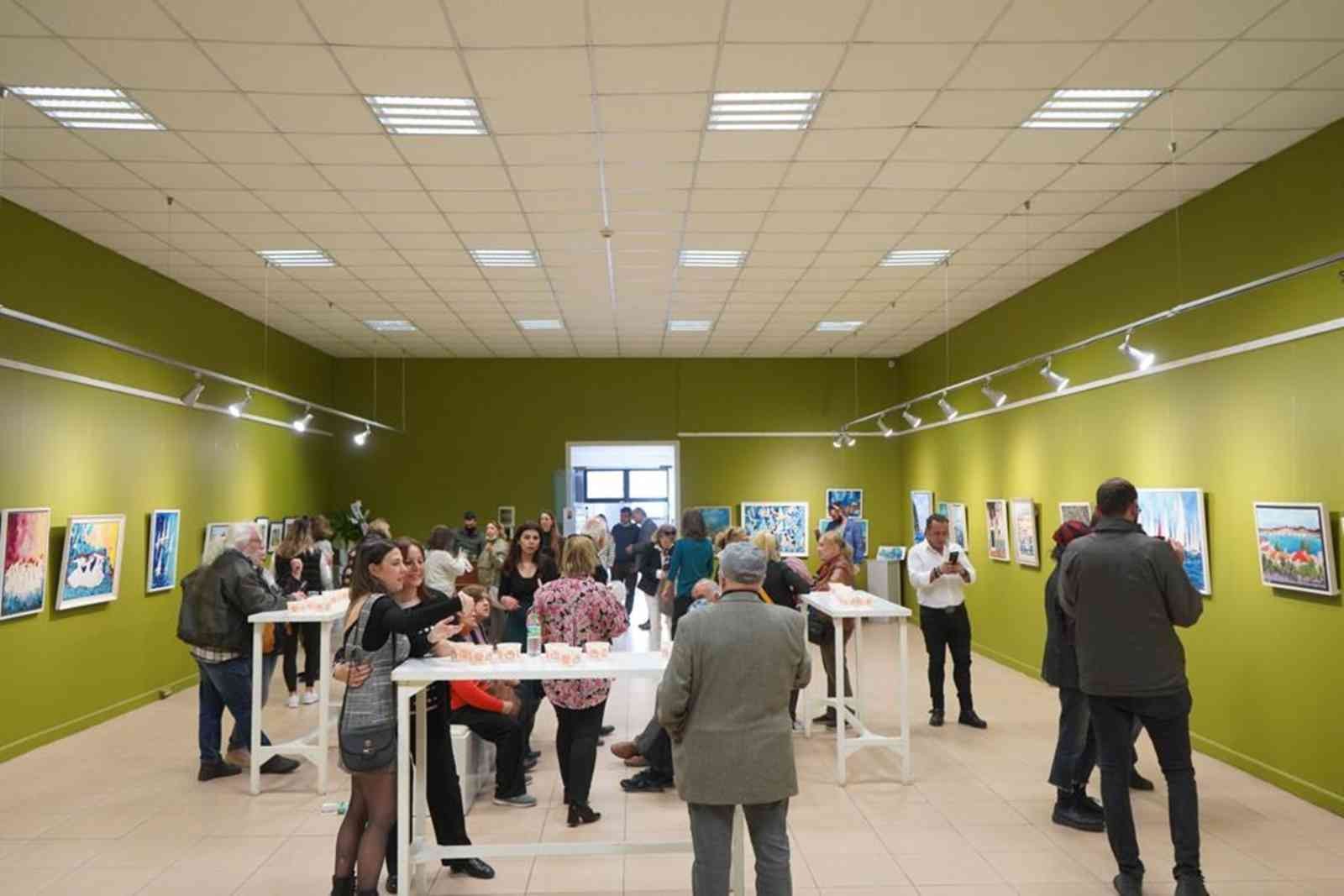 Ressam Önel’in, “Renkler ve Lekeler” isimli sergisine ilgi yoğun Ayvalık Belediyesi Sanat Galerisi Ressam Tayfun Önel’in “Renkler ve Lekeler” isimli resim sergisine ev sahipliği yapıyor. 8 Nisan akşamına kadar ...