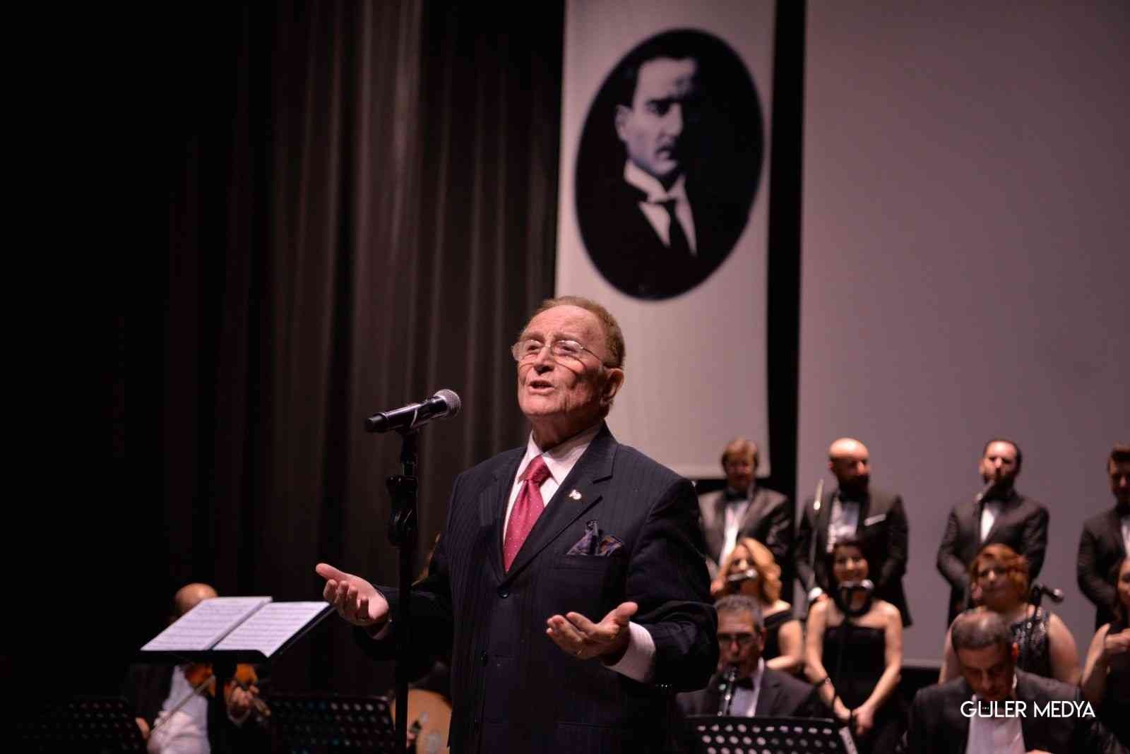 Sağlıkçılar ayakta alkışlandı Sağlık çalışanlarından oluşan Medicana Bursa Hastanesi Türk Sanat Müziği Korosu’nun ’Medicana Bursa Sağlık İçin Söylüyor’ konserine sanatseverler ...