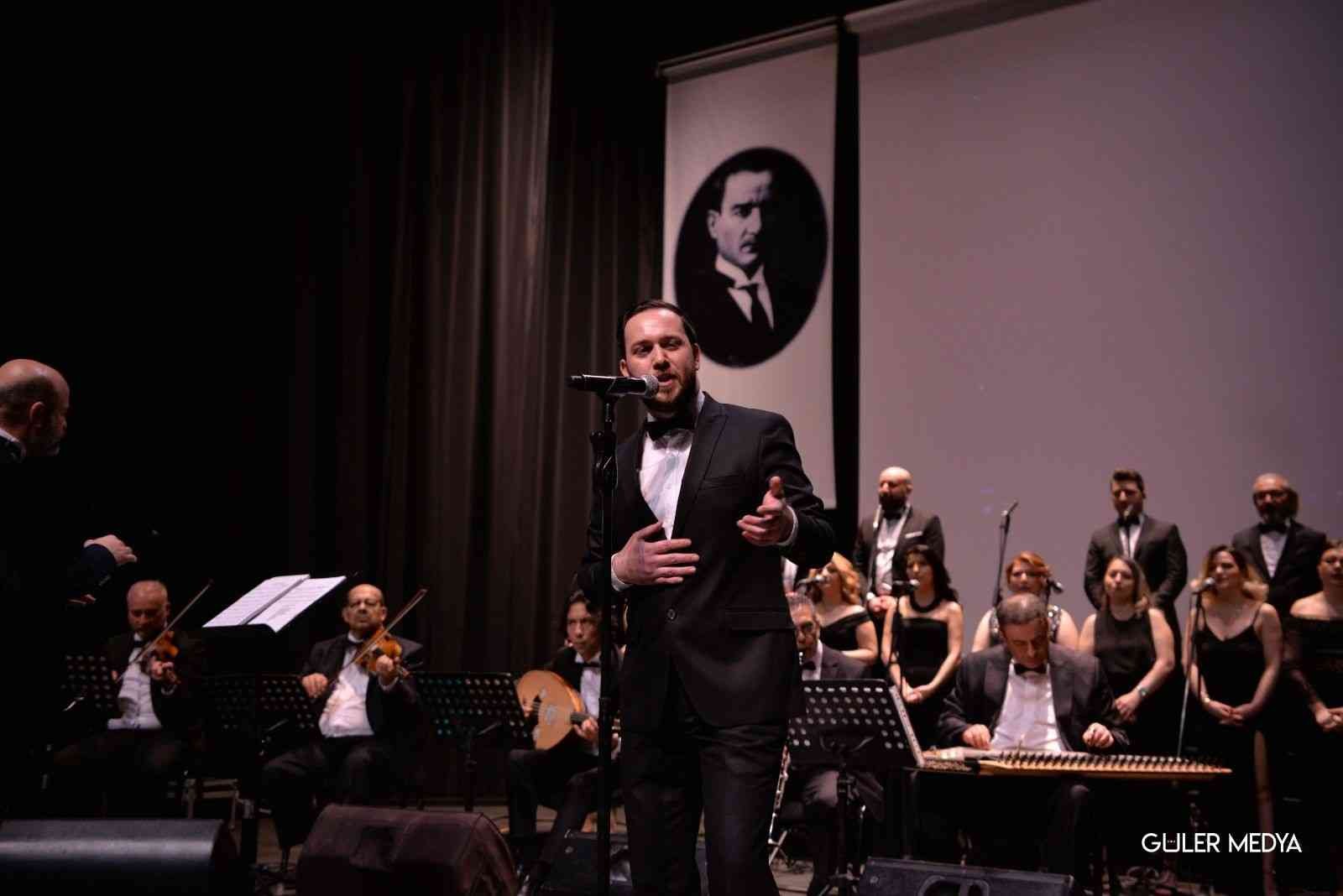 Sağlıkçılar ayakta alkışlandı Sağlık çalışanlarından oluşan Medicana Bursa Hastanesi Türk Sanat Müziği Korosu’nun ’Medicana Bursa Sağlık İçin Söylüyor’ konserine sanatseverler ...