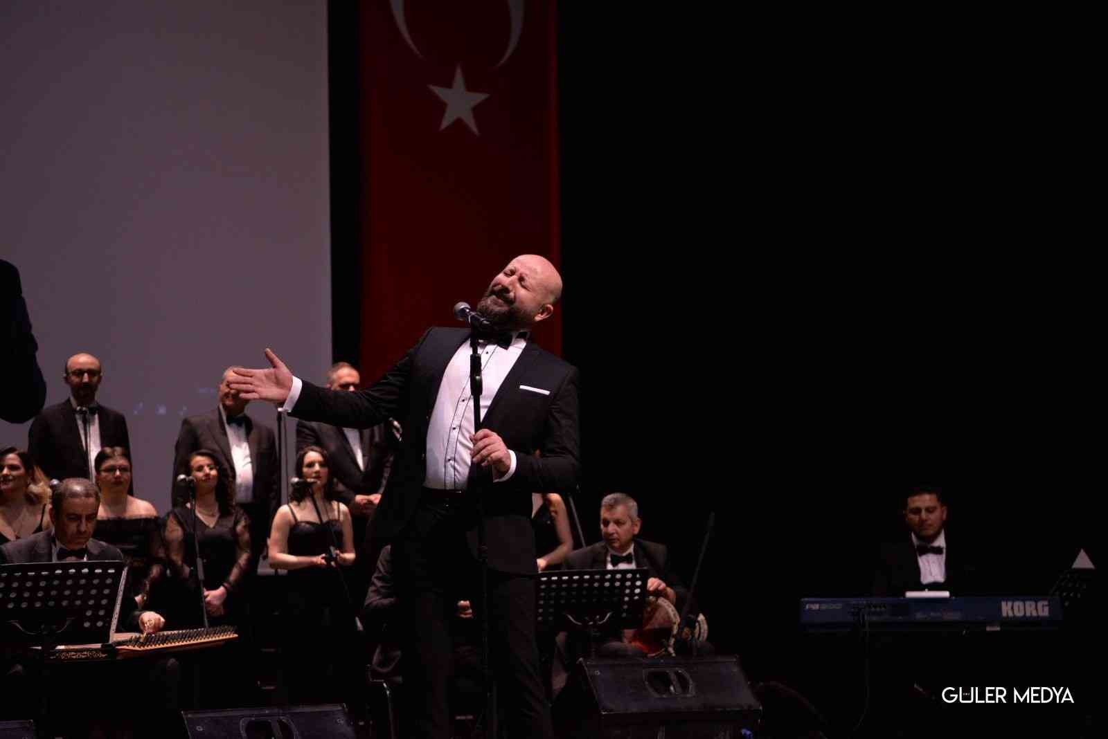 Sağlıkçılar ayakta alkışlandı Sağlık çalışanlarından oluşan Medicana Bursa Hastanesi Türk Sanat Müziği Korosu’nun ’Medicana Bursa Sağlık İçin Söylüyor’ konserine sanatseverler ...