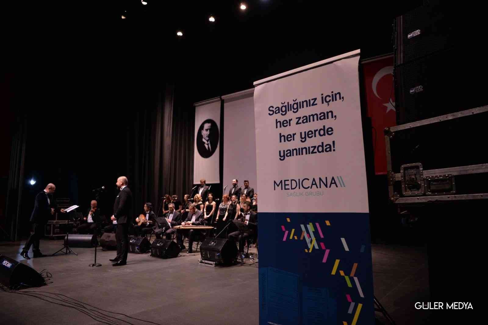 Sağlıkçılar ayakta alkışlandı Sağlık çalışanlarından oluşan Medicana Bursa Hastanesi Türk Sanat Müziği Korosu’nun ’Medicana Bursa Sağlık İçin Söylüyor’ konserine sanatseverler ...