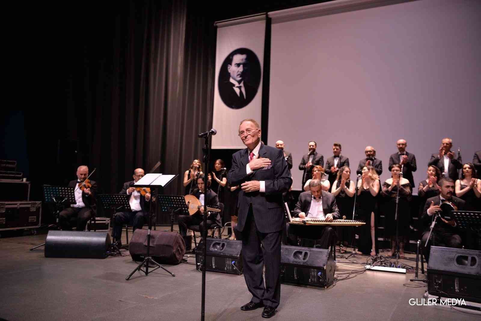 Sağlıkçılar ayakta alkışlandı Sağlık çalışanlarından oluşan Medicana Bursa Hastanesi Türk Sanat Müziği Korosu’nun ’Medicana Bursa Sağlık İçin Söylüyor’ konserine sanatseverler ...
