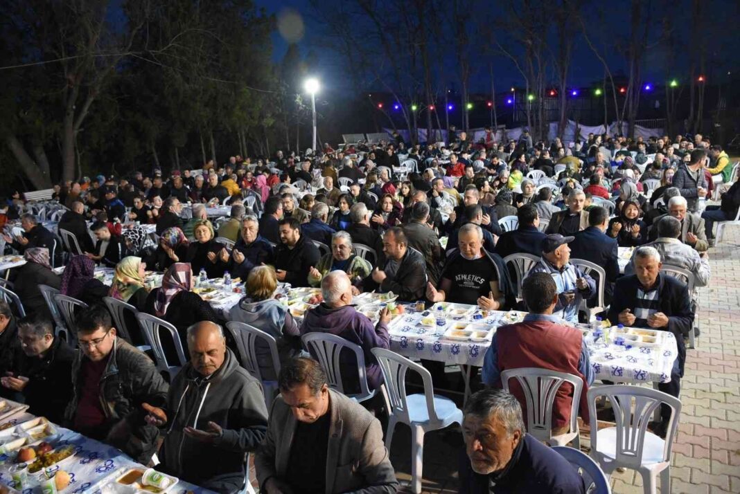 sahpaz-mahallesi-iftar-gelenegi-yasatiyor-Fvuf2WO9.jpg