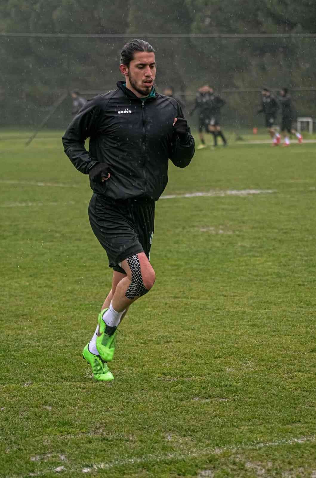 Sakaryaspor’un şampiyonluk hedefi için son 4 maç TFF 2. Lig Kırmızı Grup’ta oynadığı 34 maçta 74 puan alarak lider konumda bulunan Sakaryaspor’un şampiyonluk hedefine ulaşması için son 4 maç ...