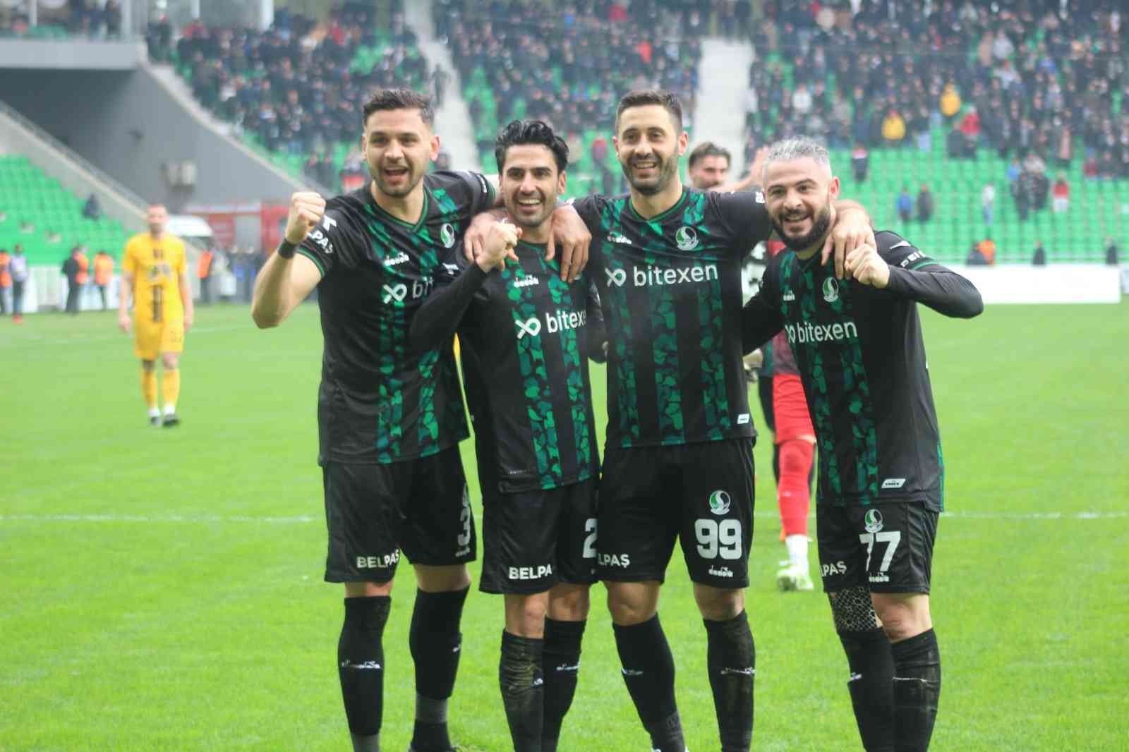 Şampiyonluk yolundaki Sakaryaspor’un altın ayakları TFF 2. Lig’de 74 puanla liderliğini sürdüren Sakaryaspor’da gol yükünü iki isim sırtlıyor. Ozan Sol ve Tahir Babaoğlu attıkları gollerle yeşil ...