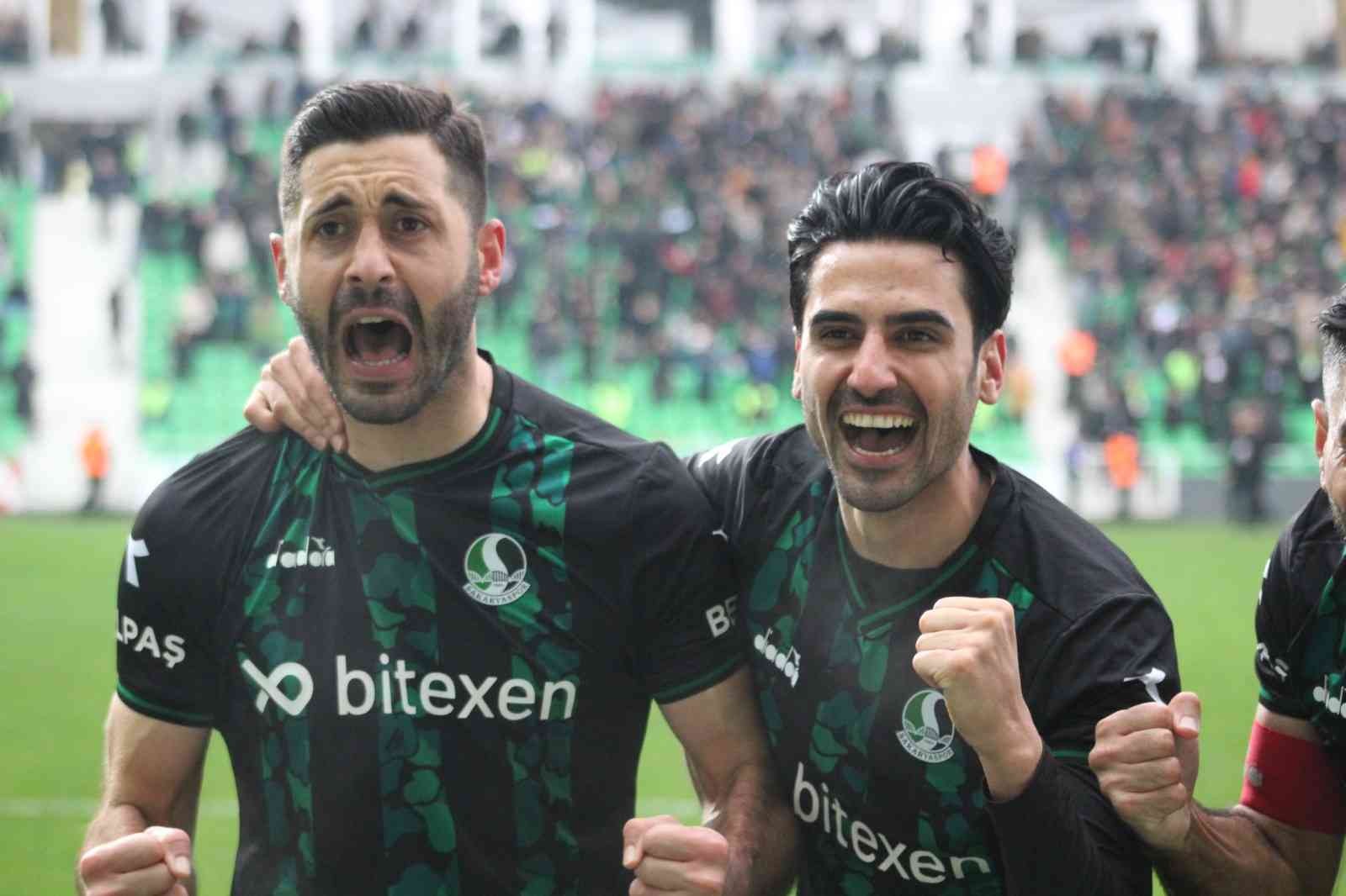 Şampiyonluk yolundaki Sakaryaspor’un altın ayakları TFF 2. Lig’de 74 puanla liderliğini sürdüren Sakaryaspor’da gol yükünü iki isim sırtlıyor. Ozan Sol ve Tahir Babaoğlu attıkları gollerle yeşil ...