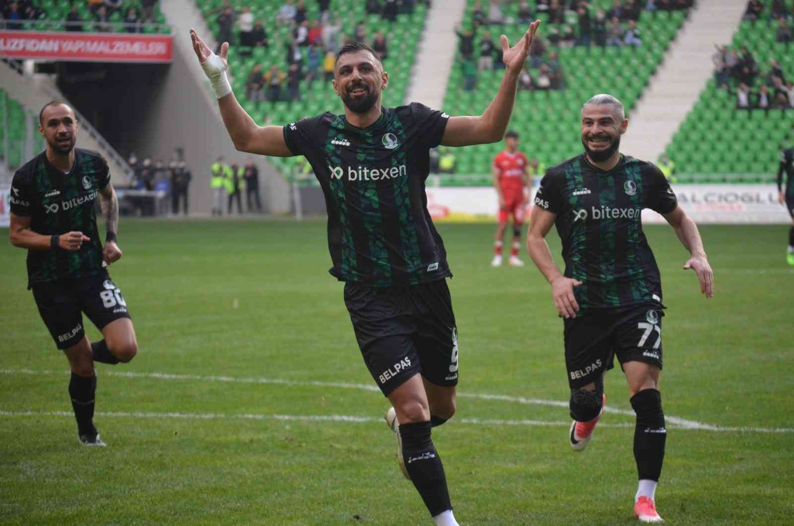 Şampiyonluk yolundaki Sakaryaspor’un altın ayakları TFF 2. Lig’de 74 puanla liderliğini sürdüren Sakaryaspor’da gol yükünü iki isim sırtlıyor. Ozan Sol ve Tahir Babaoğlu attıkları gollerle yeşil ...