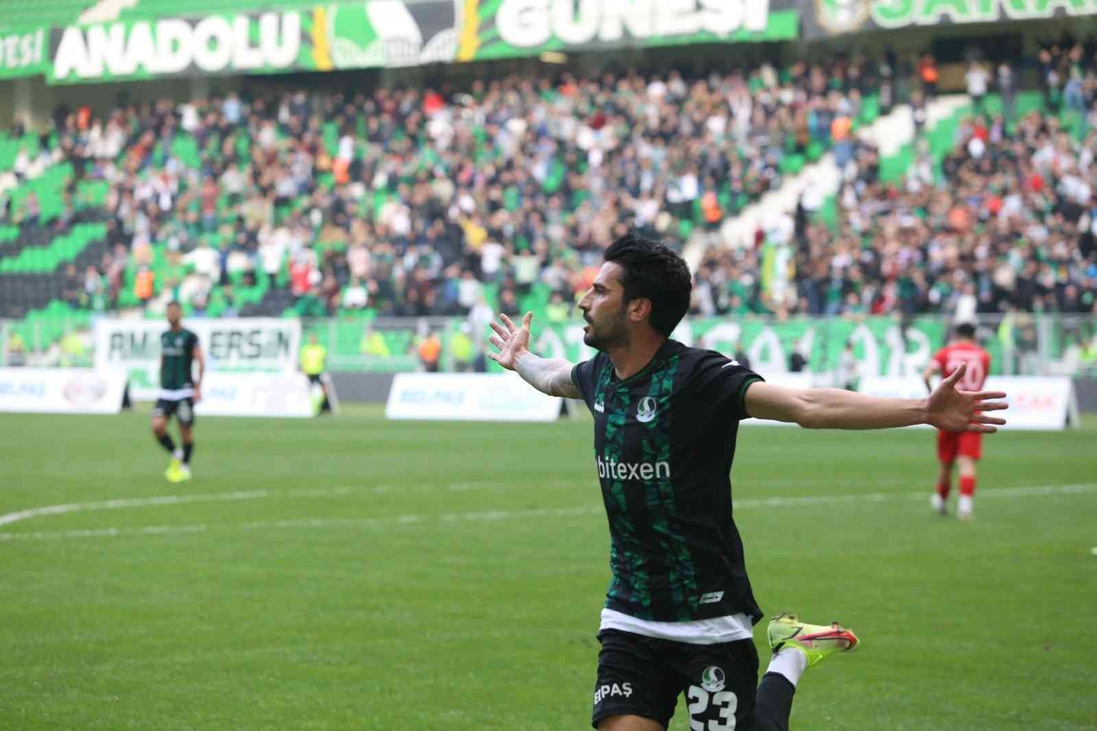 Şampiyonluk yolundaki Sakaryaspor’un altın ayakları TFF 2. Lig’de 74 puanla liderliğini sürdüren Sakaryaspor’da gol yükünü iki isim sırtlıyor. Ozan Sol ve Tahir Babaoğlu attıkları gollerle yeşil ...