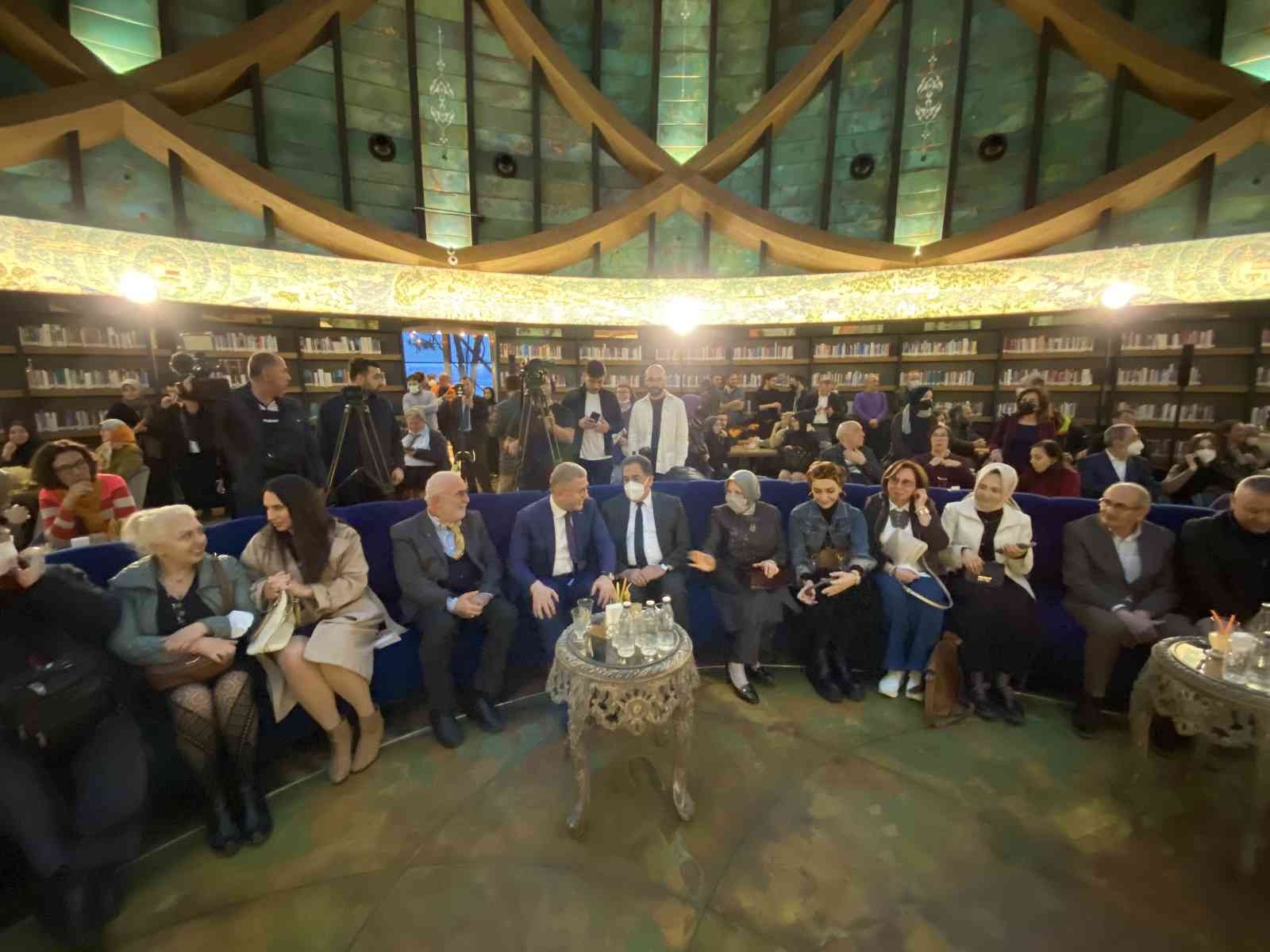 Sanatseverler ’Denizler Mürekkep Olsa’ hat sergisi ile Üsküdar’da bir araya geldi Üsküdar’ı, bir kültür sanat semti haline getiren Üsküdar Belediyesi, Efdaluddin Kılıç’ın eserlerinden oluşan ’Denizler Mürekkep Olsa’ hat ...