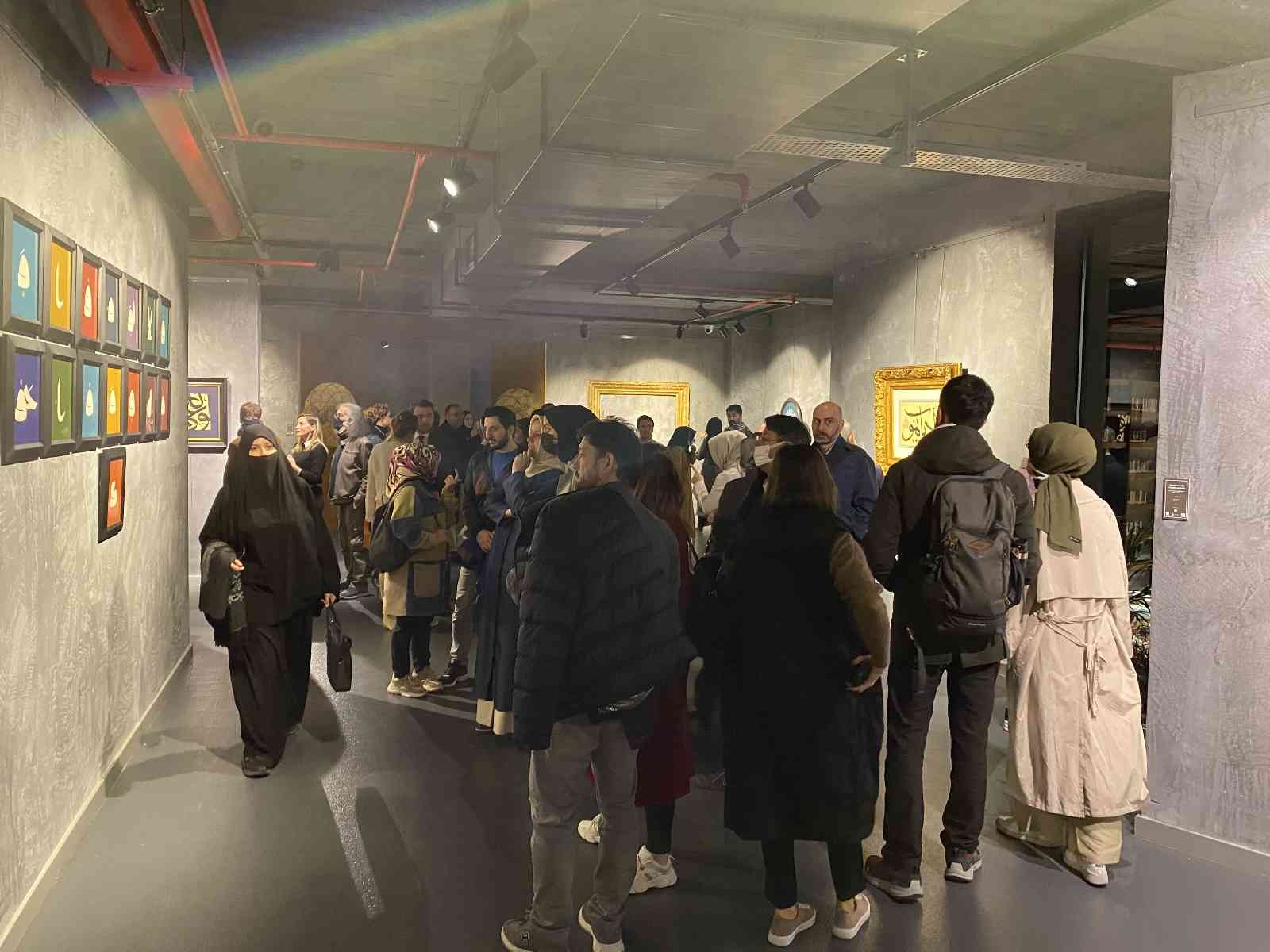 Sanatseverler ’Denizler Mürekkep Olsa’ hat sergisi ile Üsküdar’da bir araya geldi Üsküdar’ı, bir kültür sanat semti haline getiren Üsküdar Belediyesi, Efdaluddin Kılıç’ın eserlerinden oluşan ’Denizler Mürekkep Olsa’ hat ...