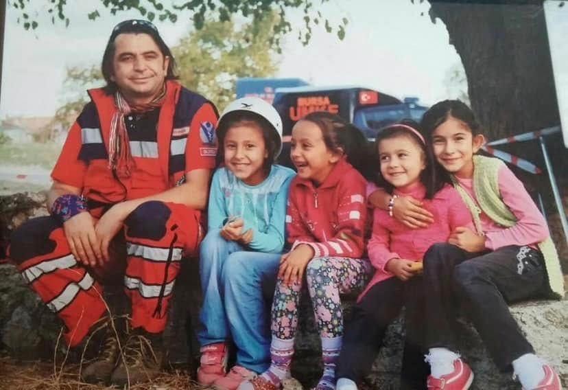 Bursa UMKE sorumlusu 49 yaşındaki Doktor Mesut Yılmaz, kalp krizi sonucu hayatını kaybetti. Bursa’da uzun yıllar afetlerde sağlık hizmetleri ...