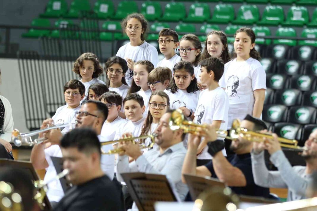 simon-bolivar-senfoni-orkestrasi-ogrencilerle-bulustu-zOzkB6gG.jpg
