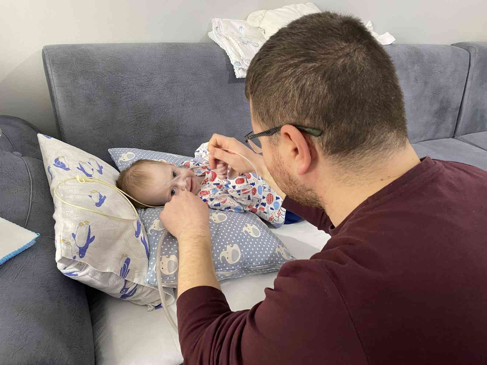 SMA yardım kampanyaları, dolandırıcıların yeni tuzağı haline geldi İstanbul’da Spinal Müsküler Atrofi (SMA) Tip 1 ile mücadele eden 13 aylık Yağız Gündoğdu’nun fotoğraflarını kullanarak sahte sosyal medya hesabı ...