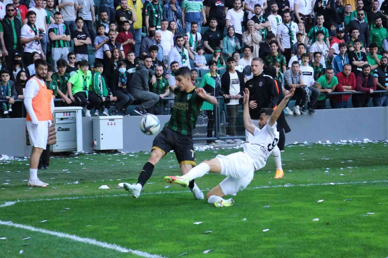 Spor Toto 1. Lig’in 34. haftasında Kocaelispor, sahasında karşılaştığı Manisa Futbol Kulübü’nü 2-1’lik skorla mağlup etti. Maçtan dakikalar 13 ...