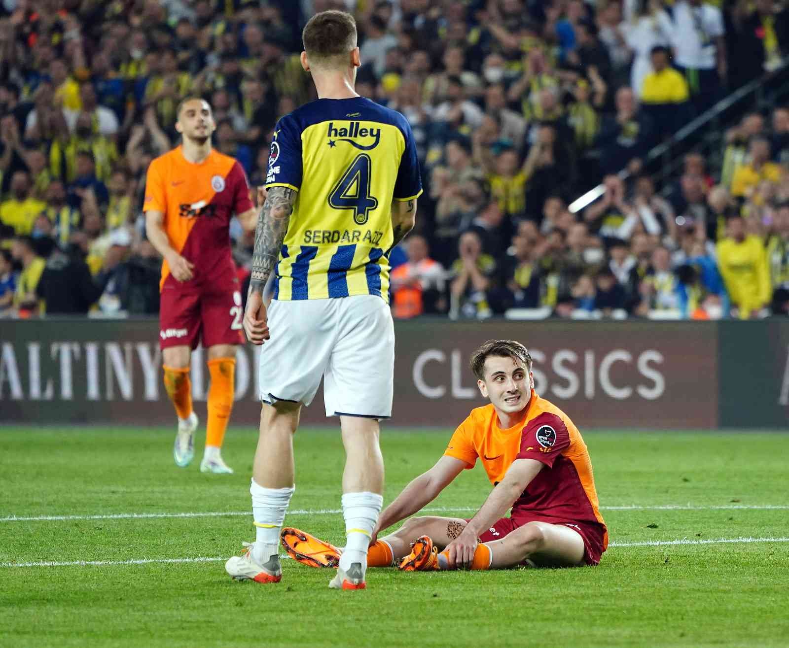 Spor Toto Süper Lig: Fenerbahçe: 1 - Galatasaray: 0 (İlk yarı) Süper Lig’in 32. haftasında Fenerbahçe, sahasında ezeli rakibi Galatasaray’ı konuk ediyor. Karşılamanın ilk yarısı ev sahibi ekibin 1-0’lık ...