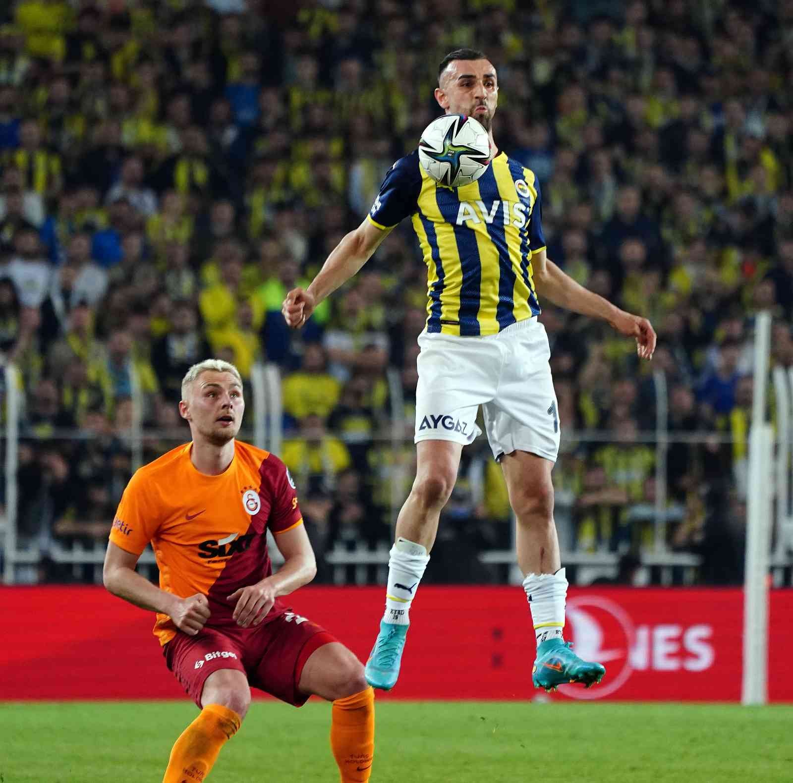 Spor Toto Süper Lig: Fenerbahçe: 1 - Galatasaray: 0 (İlk yarı) Süper Lig’in 32. haftasında Fenerbahçe, sahasında ezeli rakibi Galatasaray’ı konuk ediyor. Karşılamanın ilk yarısı ev sahibi ekibin 1-0’lık ...