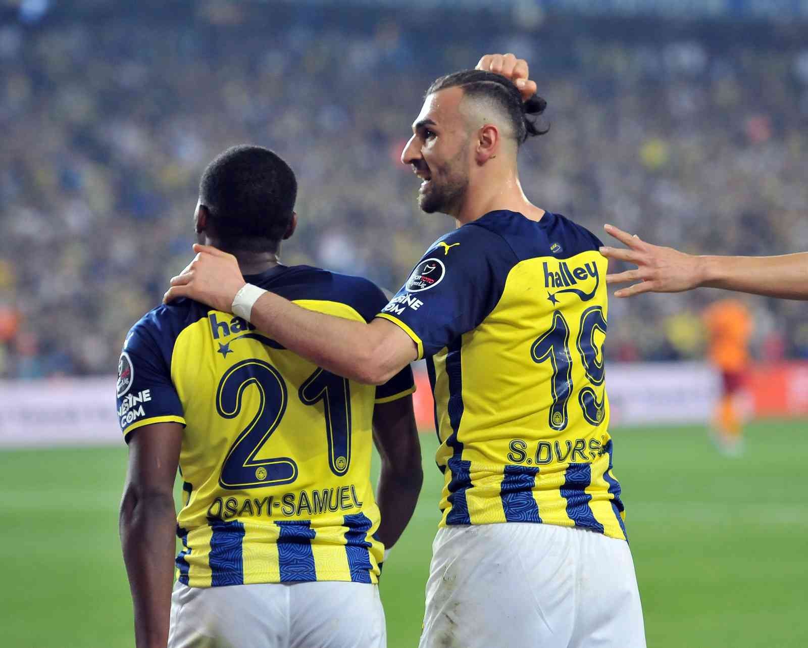 Spor Toto Süper Lig: Fenerbahçe: 1 - Galatasaray: 0 (İlk yarı) Süper Lig’in 32. haftasında Fenerbahçe, sahasında ezeli rakibi Galatasaray’ı konuk ediyor. Karşılamanın ilk yarısı ev sahibi ekibin 1-0’lık ...