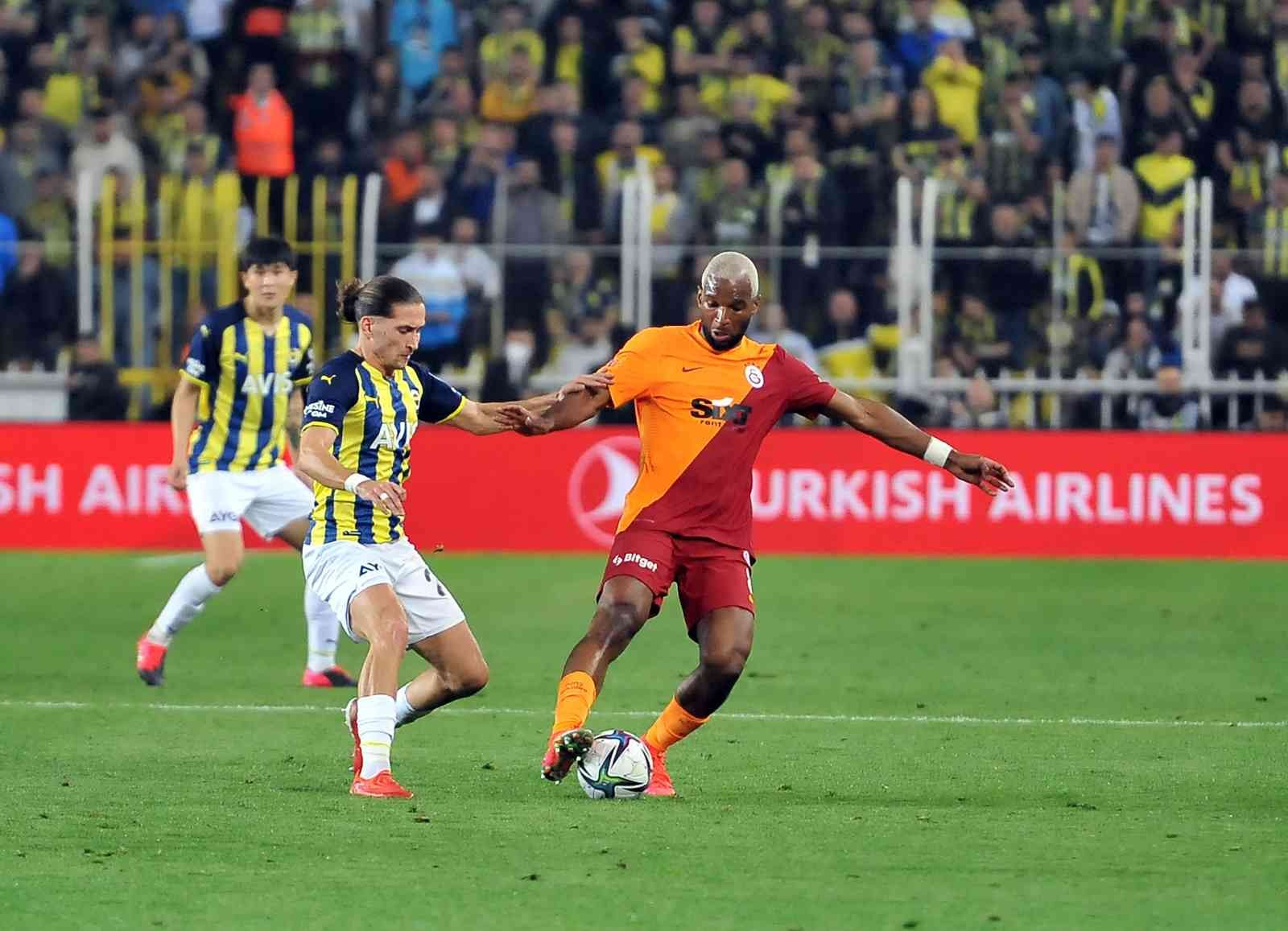 Spor Toto Süper Lig: Fenerbahçe: 1 - Galatasaray: 0 (İlk yarı) Süper Lig’in 32. haftasında Fenerbahçe, sahasında ezeli rakibi Galatasaray’ı konuk ediyor. Karşılamanın ilk yarısı ev sahibi ekibin 1-0’lık ...