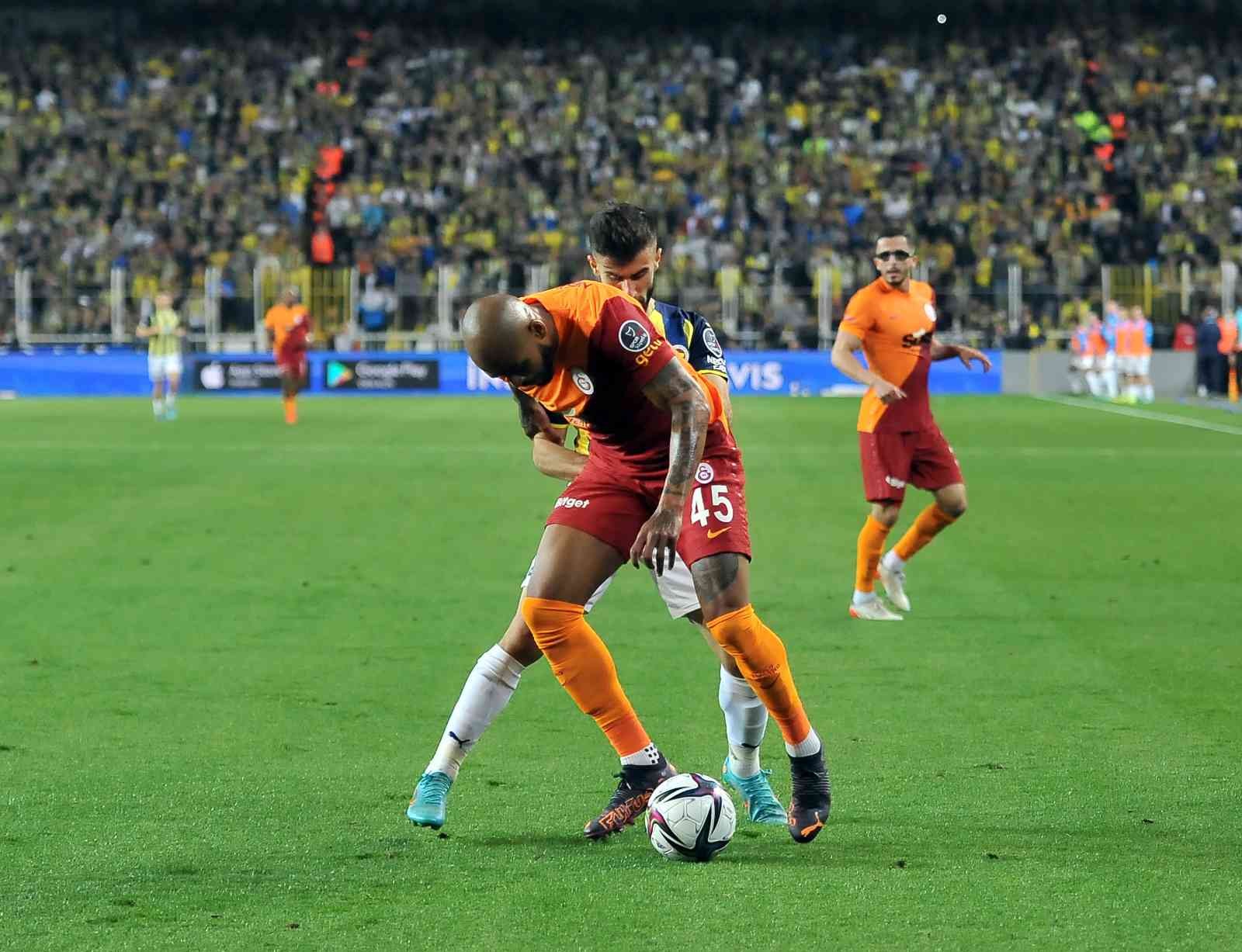Spor Toto Süper Lig: Fenerbahçe: 1 - Galatasaray: 0 (İlk yarı) Süper Lig’in 32. haftasında Fenerbahçe, sahasında ezeli rakibi Galatasaray’ı konuk ediyor. Karşılamanın ilk yarısı ev sahibi ekibin 1-0’lık ...
