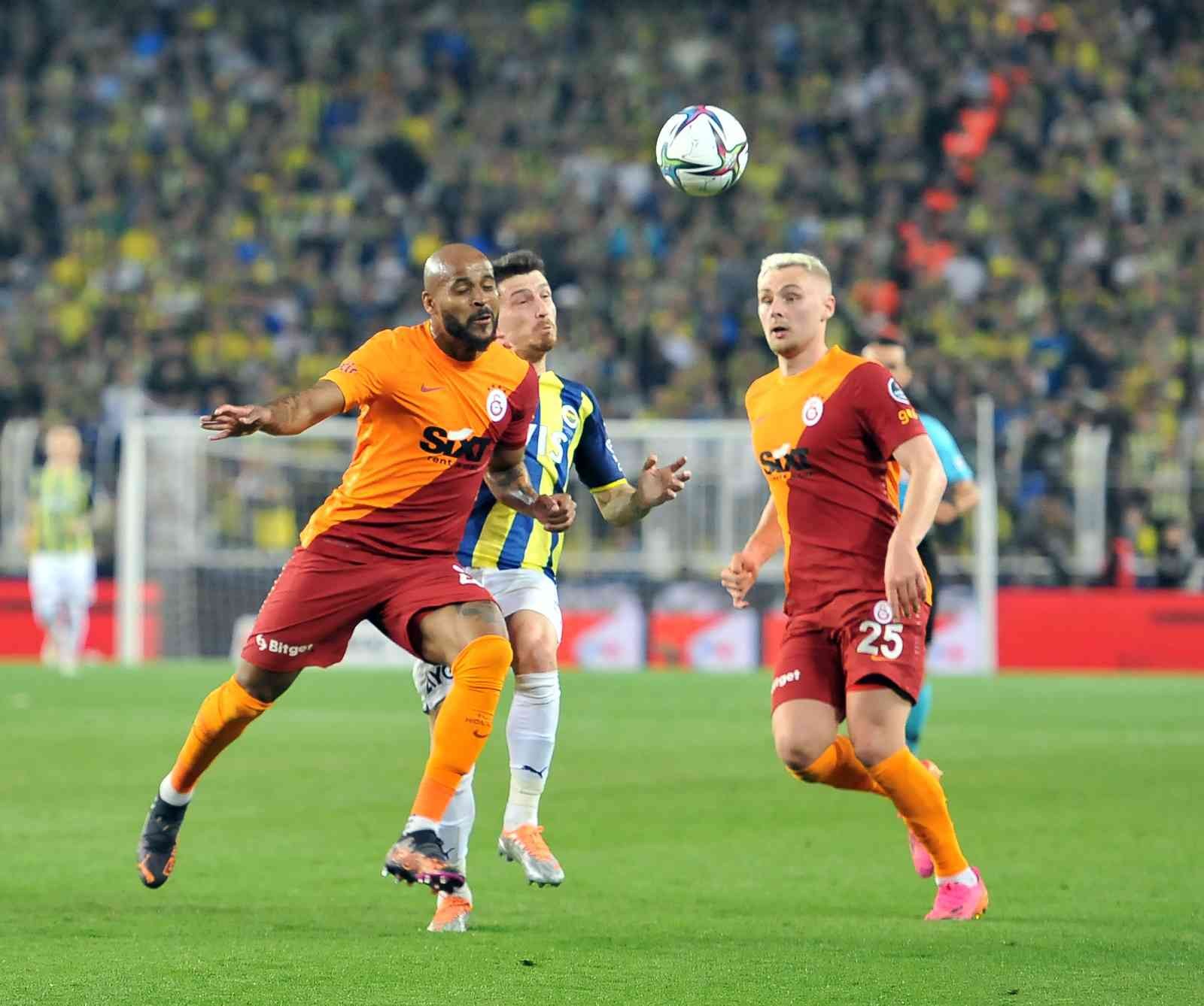 Spor Toto Süper Lig: Fenerbahçe: 1 - Galatasaray: 0 (İlk yarı) Süper Lig’in 32. haftasında Fenerbahçe, sahasında ezeli rakibi Galatasaray’ı konuk ediyor. Karşılamanın ilk yarısı ev sahibi ekibin 1-0’lık ...