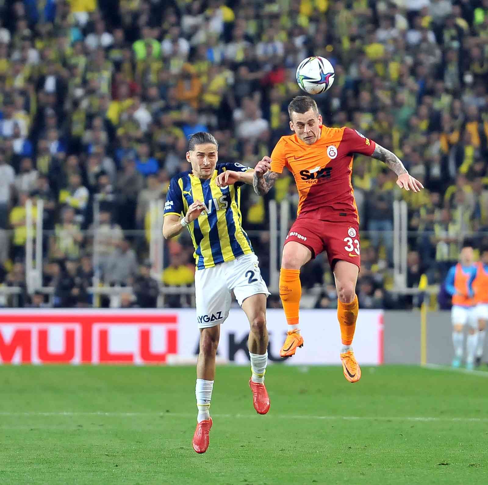 Spor Toto Süper Lig: Fenerbahçe: 1 - Galatasaray: 0 (İlk yarı) Süper Lig’in 32. haftasında Fenerbahçe, sahasında ezeli rakibi Galatasaray’ı konuk ediyor. Karşılamanın ilk yarısı ev sahibi ekibin 1-0’lık ...