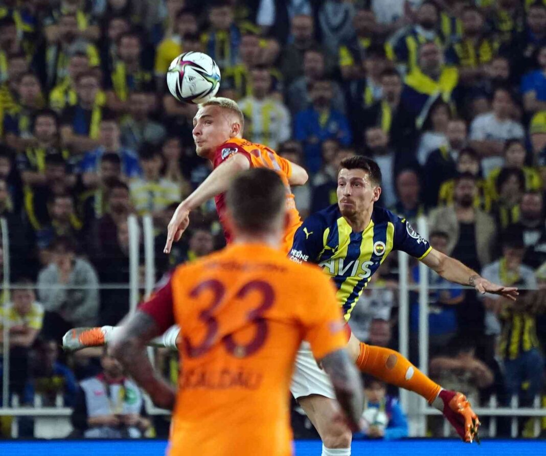 spor-toto-super-lig-fenerbahce-1-galatasaray-0-ilk-yari-IZwgxwBR.jpg