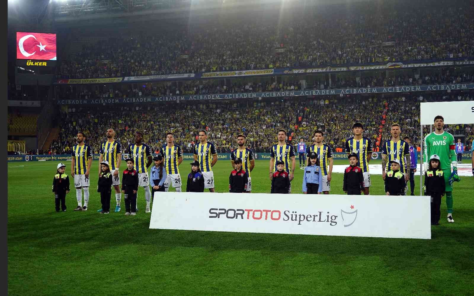 Spor Toto Süper Lig: Fenerbahçe: 1 - Galatasaray: 0 (Maç devam ediyor) Spor Toto Süper Lig’in 32. haftasında Fenerbahçe, sahasında Galatasaray ile karşı karşıya geliyor. Müsabakanın ilk 27 dakikası sarı-lacivertli ...