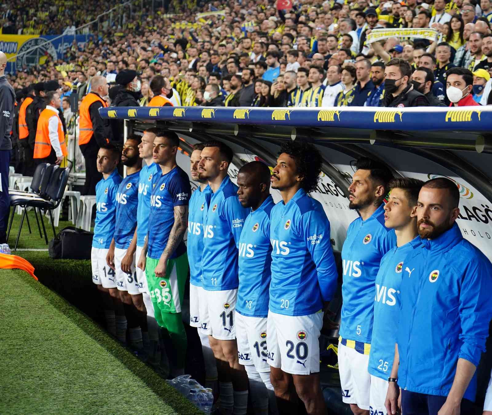 Spor Toto Süper Lig: Fenerbahçe: 1 - Galatasaray: 0 (Maç devam ediyor) Spor Toto Süper Lig’in 32. haftasında Fenerbahçe, sahasında Galatasaray ile karşı karşıya geliyor. Müsabakanın ilk 27 dakikası sarı-lacivertli ...