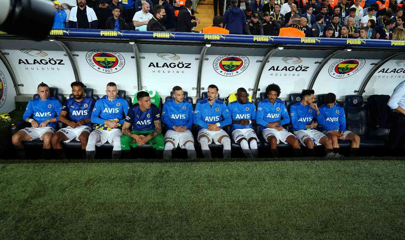 Spor Toto Süper Lig: Fenerbahçe: 1 - Galatasaray: 0 (Maç devam ediyor) Spor Toto Süper Lig’in 32. haftasında Fenerbahçe, sahasında Galatasaray ile karşı karşıya geliyor. Müsabakanın ilk 27 dakikası sarı-lacivertli ...