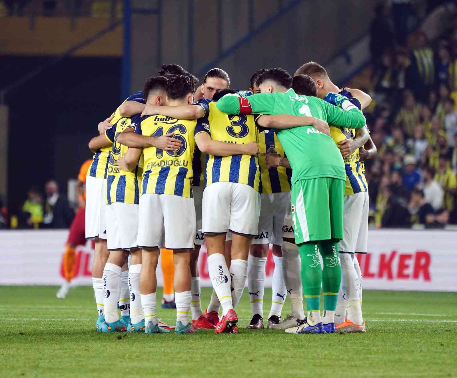 Spor Toto Süper Lig: Fenerbahçe: 1 - Galatasaray: 0 (Maç devam ediyor) Spor Toto Süper Lig’in 32. haftasında Fenerbahçe, sahasında Galatasaray ile karşı karşıya geliyor. Müsabakanın ilk 27 dakikası sarı-lacivertli ...