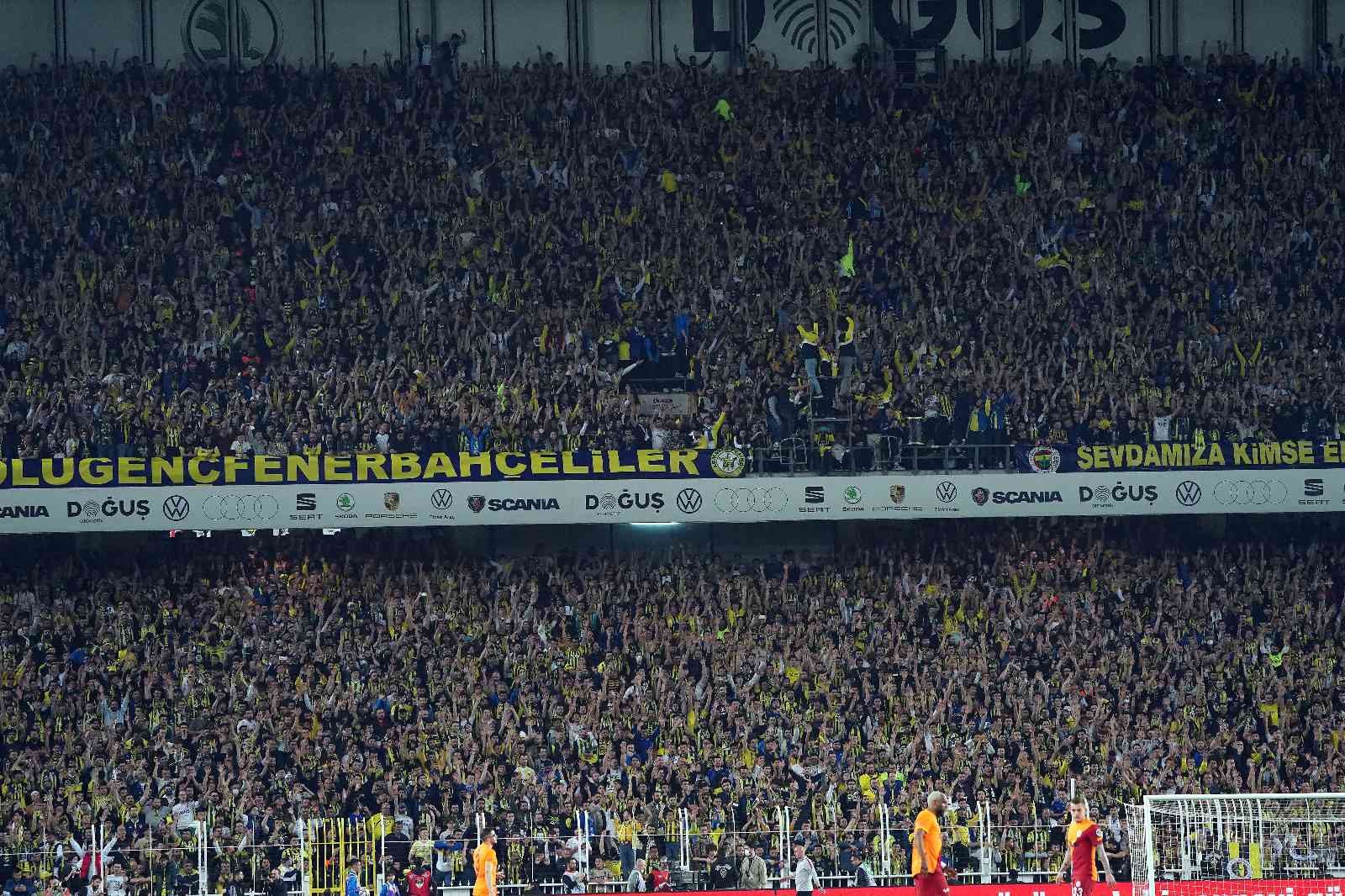 Spor Toto Süper Lig: Fenerbahçe: 1 - Galatasaray: 0 (Maç devam ediyor) Spor Toto Süper Lig’in 32. haftasında Fenerbahçe, sahasında Galatasaray ile karşı karşıya geliyor. Müsabakanın ilk 27 dakikası sarı-lacivertli ...