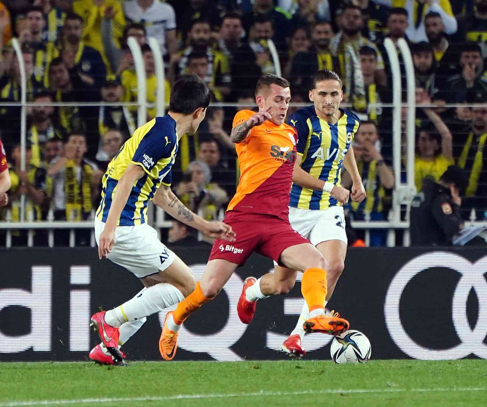 Spor Toto Süper Lig: Fenerbahçe: 1 - Galatasaray: 0 (Maç devam ediyor) Spor Toto Süper Lig’in 32. haftasında Fenerbahçe, sahasında Galatasaray ile karşı karşıya geliyor. Müsabakanın ilk 27 dakikası sarı-lacivertli ...