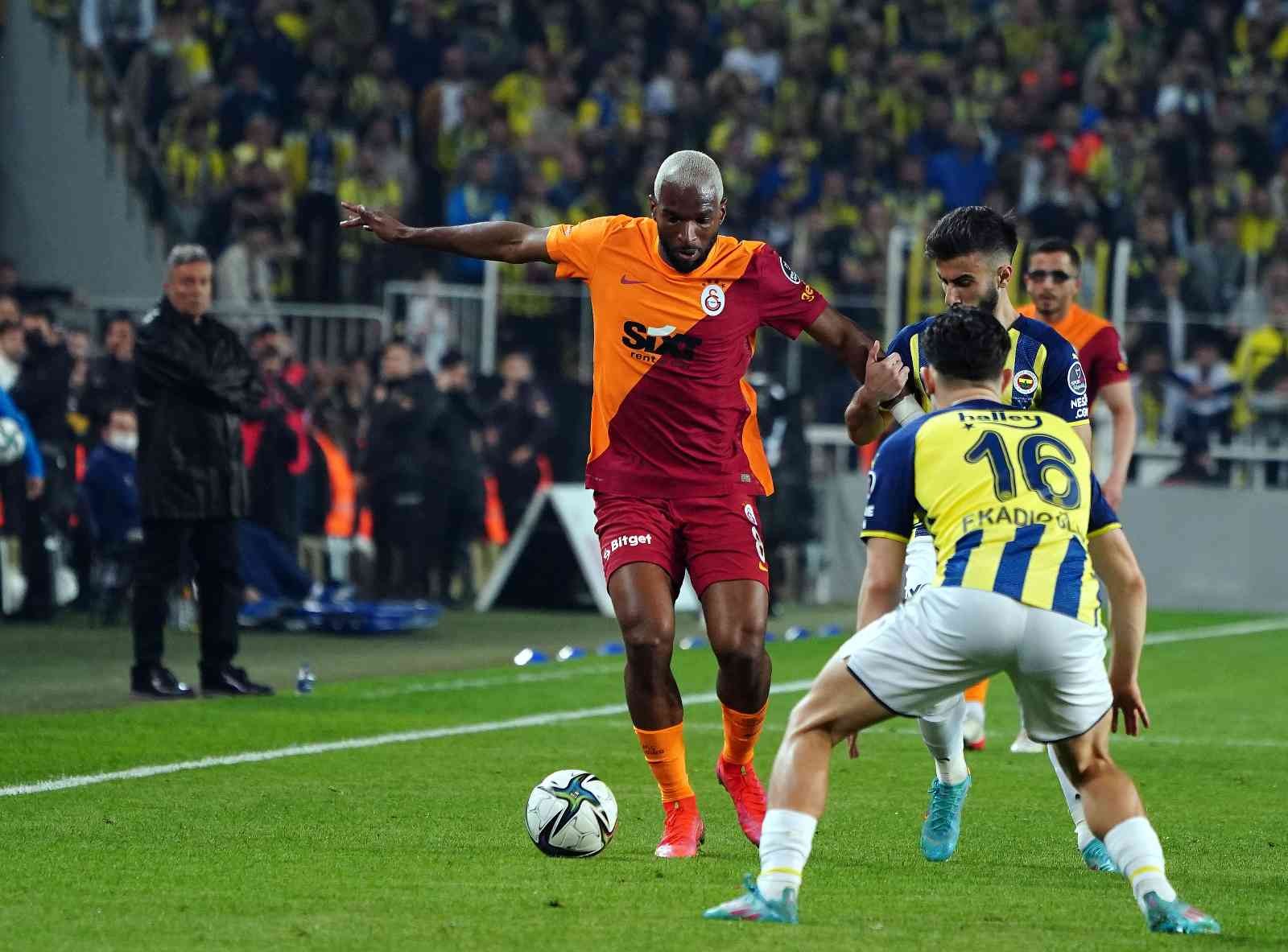 Spor Toto Süper Lig: Fenerbahçe: 1 - Galatasaray: 0 (Maç devam ediyor) Spor Toto Süper Lig’in 32. haftasında Fenerbahçe, sahasında Galatasaray ile karşı karşıya geliyor. Müsabakanın ilk 27 dakikası sarı-lacivertli ...