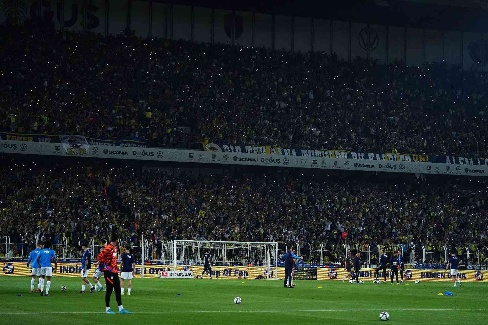 Spor Toto Süper Lig: Fenerbahçe: 1 - Galatasaray: 0 (Maç devam ediyor) Spor Toto Süper Lig’in 32. haftasında Fenerbahçe, sahasında Galatasaray ile karşı karşıya geliyor. Müsabakanın ilk 27 dakikası sarı-lacivertli ...