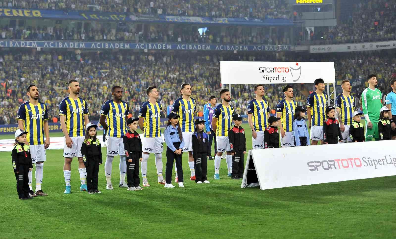 Spor Toto Süper Lig: Fenerbahçe: 1 - Galatasaray: 0 (Maç devam ediyor) Spor Toto Süper Lig’in 32. haftasında Fenerbahçe, sahasında Galatasaray ile karşı karşıya geliyor. Müsabakanın ilk 27 dakikası sarı-lacivertli ...