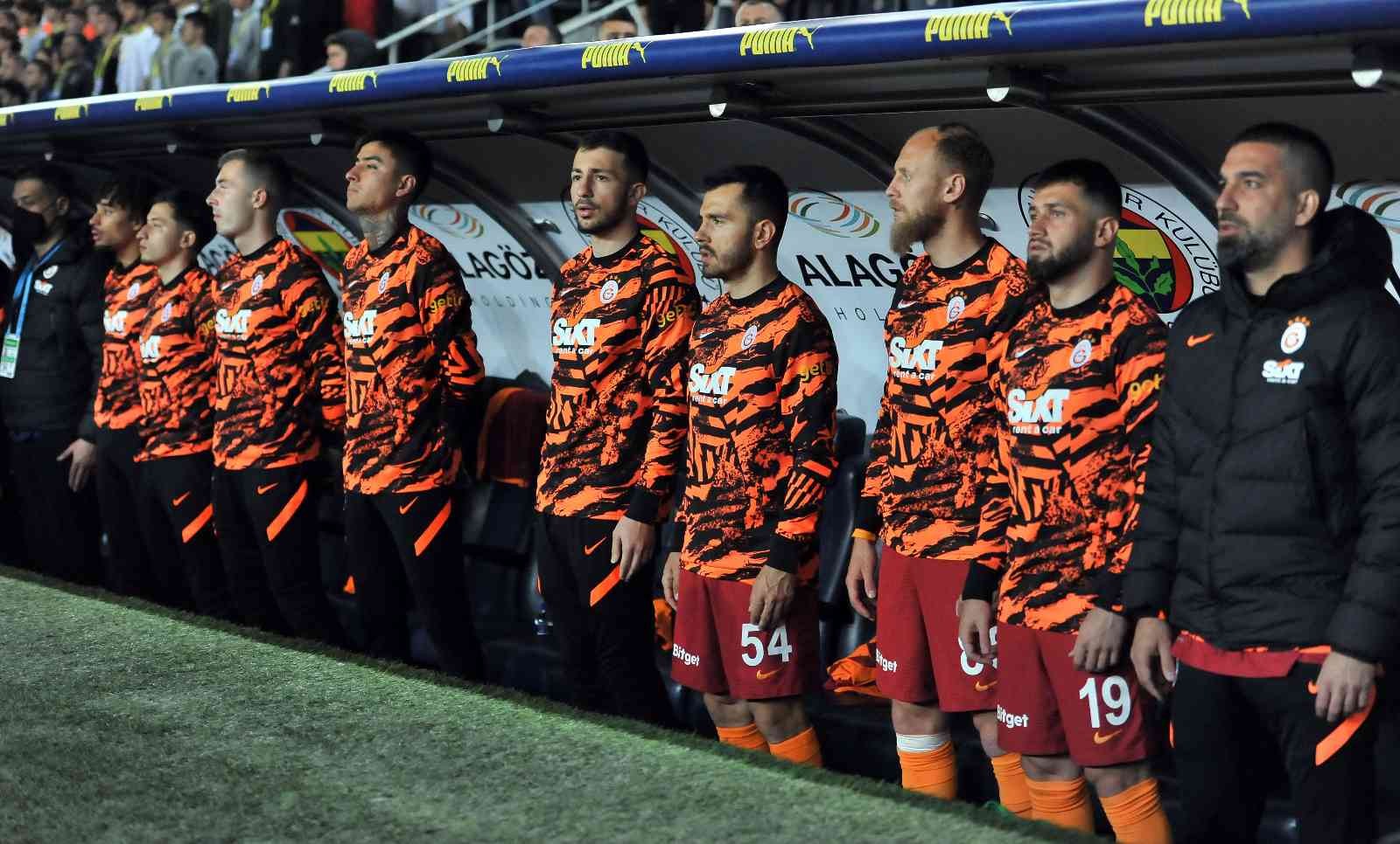 Spor Toto Süper Lig: Fenerbahçe: 1 - Galatasaray: 0 (Maç devam ediyor) Spor Toto Süper Lig’in 32. haftasında Fenerbahçe, sahasında Galatasaray ile karşı karşıya geliyor. Müsabakanın ilk 27 dakikası sarı-lacivertli ...