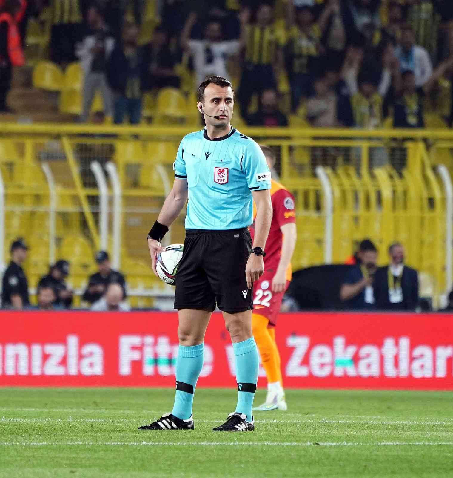 Spor Toto Süper Lig: Fenerbahçe: 1 - Galatasaray: 0 (Maç devam ediyor) Spor Toto Süper Lig’in 32. haftasında Fenerbahçe, sahasında Galatasaray ile karşı karşıya geliyor. Müsabakanın ilk 27 dakikası sarı-lacivertli ...