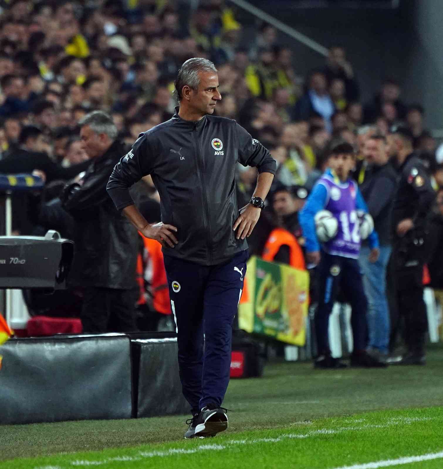 Spor Toto Süper Lig: Fenerbahçe: 1 - Galatasaray: 0 (Maç devam ediyor) Spor Toto Süper Lig’in 32. haftasında Fenerbahçe, sahasında Galatasaray ile karşı karşıya geliyor. Müsabakanın ilk 27 dakikası sarı-lacivertli ...